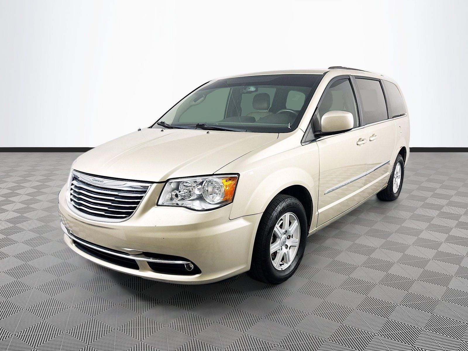 Used 2012 Chrysler Town & Country Touring w/ Entertainment Group #1 FWD image 3