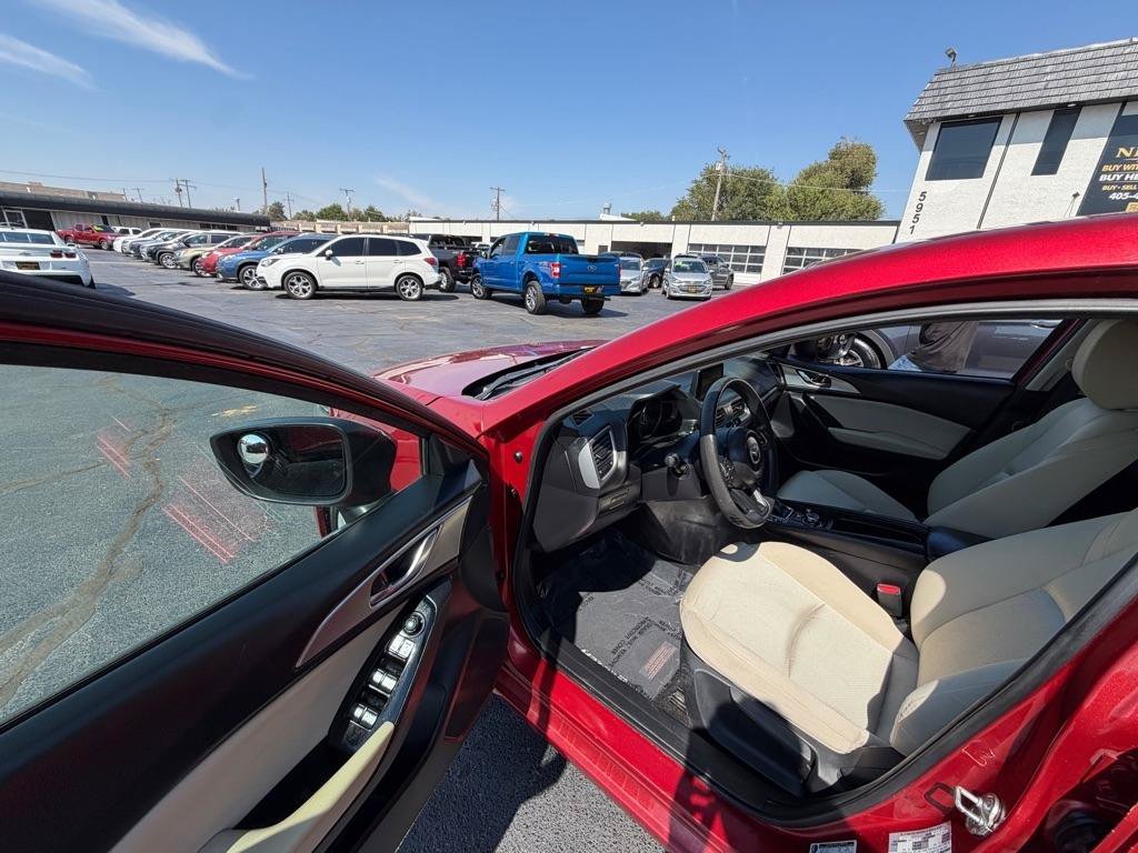 Used 2018 MAZDA MAZDA3 Sport FWD image 24