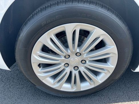 Used 2018 Buick LaCrosse Essence image 10