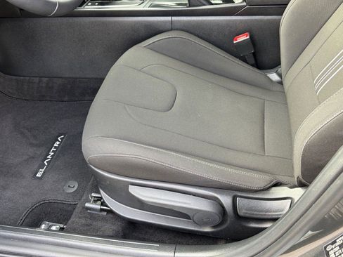 Used 2025 Hyundai Elantra Sport image 15