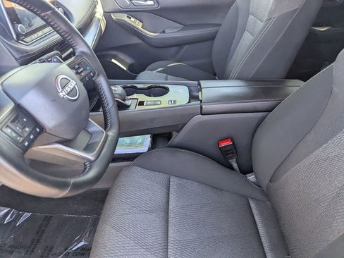 Certified 2025 Nissan Rogue SV FWD image 16
