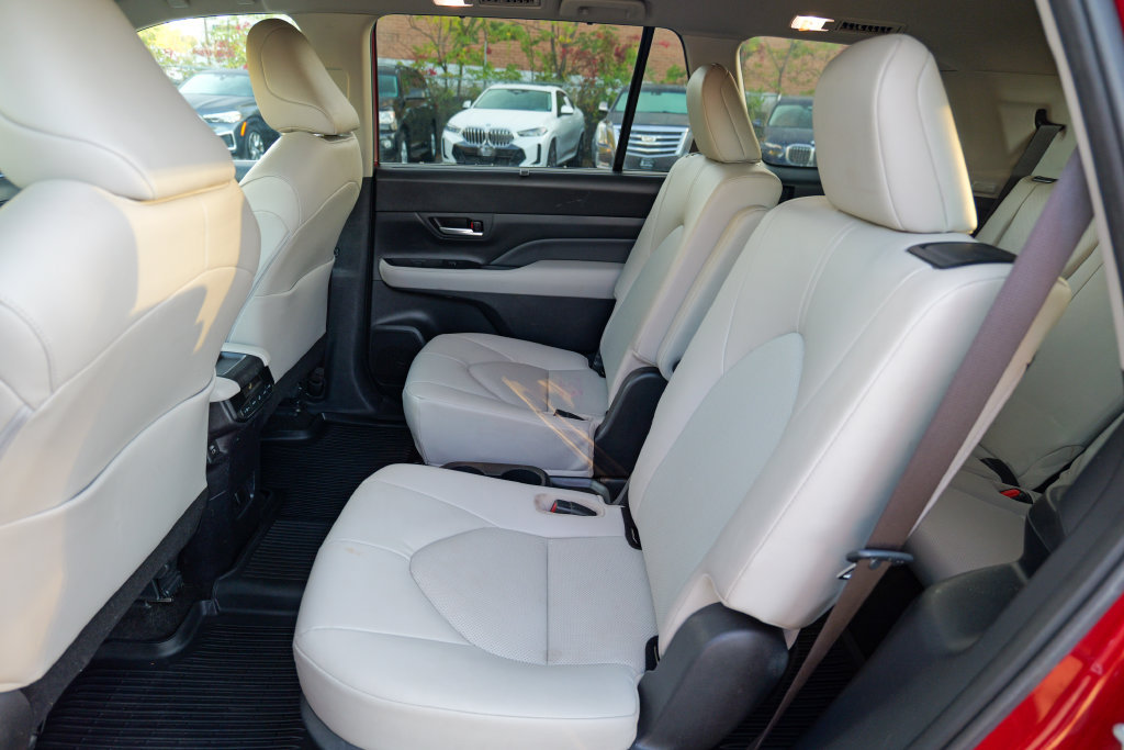Used 2024 Toyota Grand Highlander AWD image 24