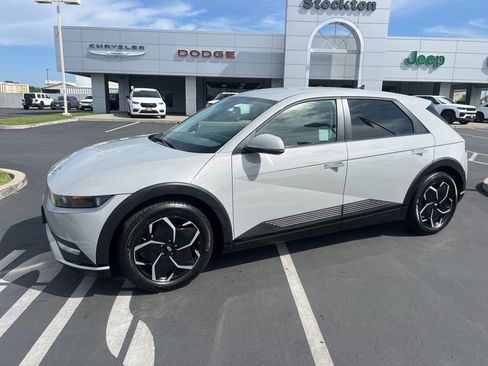 Used 2024 Hyundai Ioniq 5 SE RWD image 3