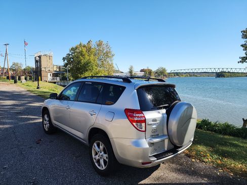 Used 2012 Toyota RAV4 4WD image 3