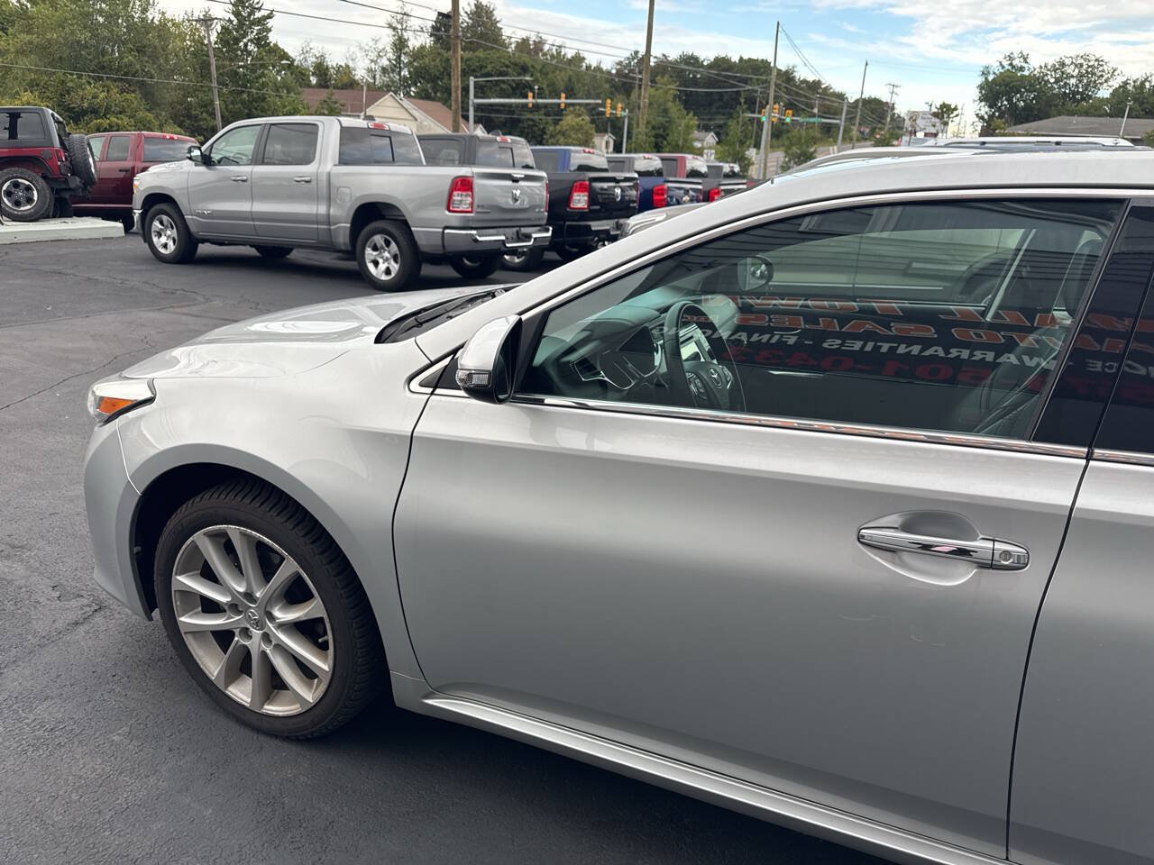 Used 2013 Toyota Avalon XLE Touring FWD image 4
