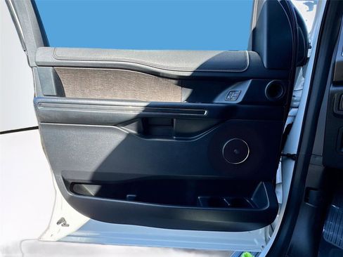 Used 2021 Ford Expedition Limited image 15