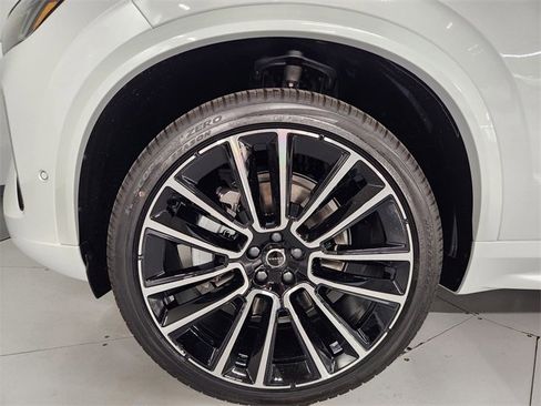 New 2026 Volvo XC90 B6 Plus w/ Protection Package Premier image 8