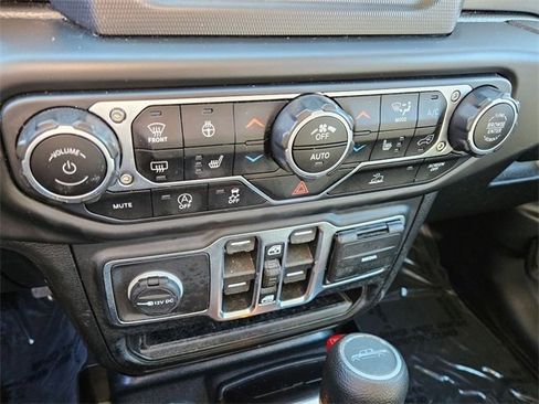 Used 2021 Jeep Gladiator Willys image 21