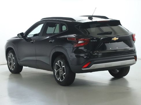 Used 2025 Chevrolet Trax LT w/ Driver Confidence Package FWD image 40