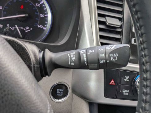 Used 2018 Toyota Highlander XLE image 26