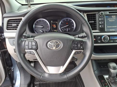 Certified 2019 Toyota Highlander XLE AWD/4WD image 21