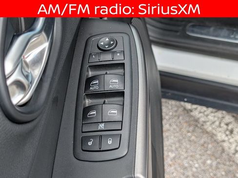Used 2019 Jeep Cherokee Limited FWD image 16