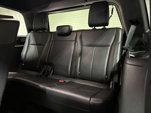Used 2018 Ford Expedition XLT w/ Equipment Group 202A AWD/4WD image 25