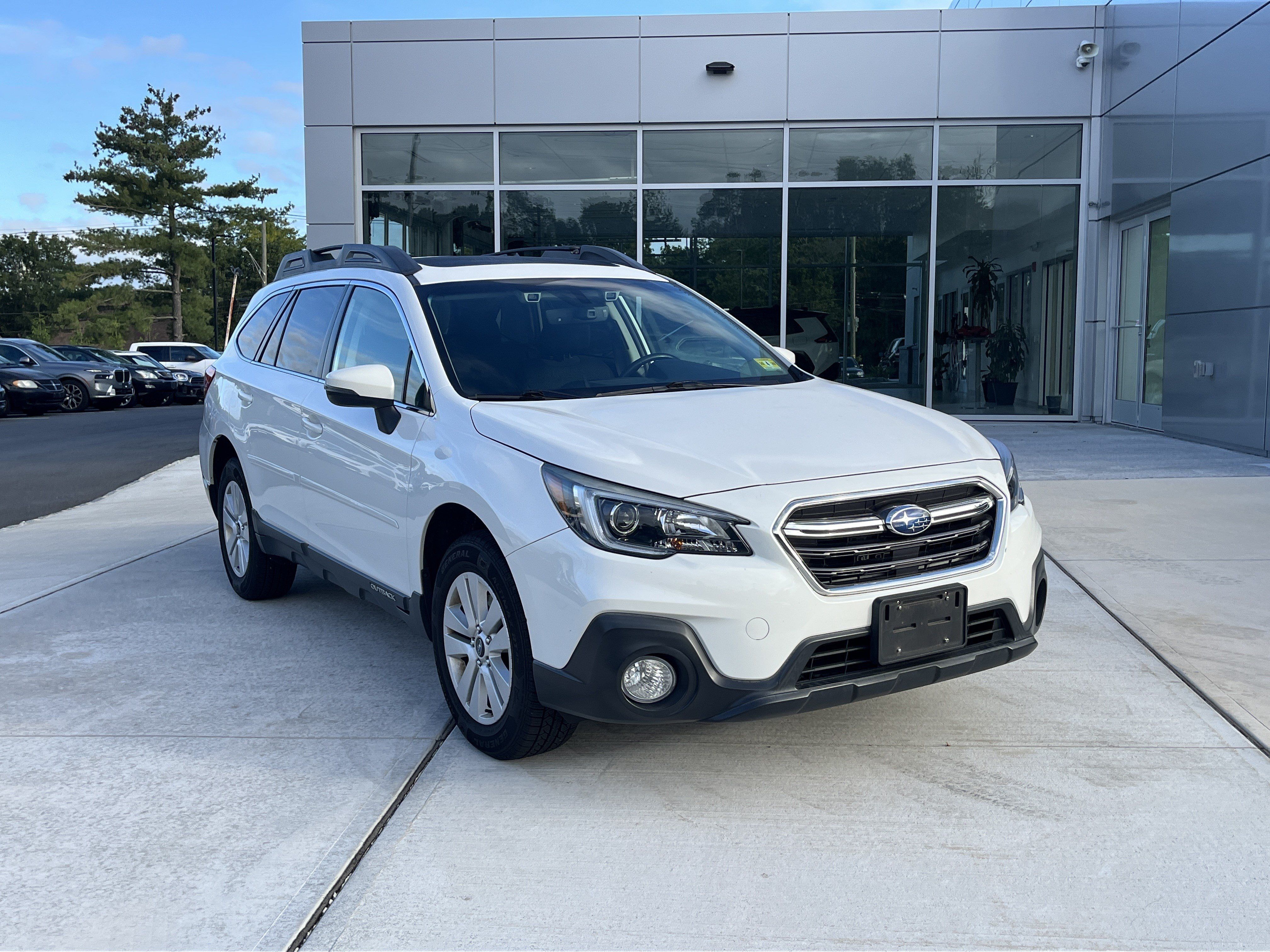 Used 2019 Subaru Outback 2.5i Premium AWD/4WD image 2