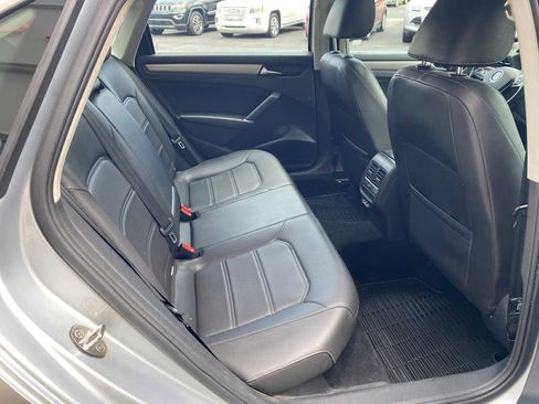 Used 2020 Volkswagen Passat 2.0T SE w/ Sunroof Package FWD image 14