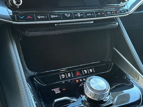 Certified 2024 Jeep Wagoneer L 4WD image 22