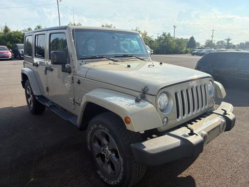 Used 2017 Jeep Wrangler Unlimited Sahara w/ Connectivity Group AWD/4WD image 3