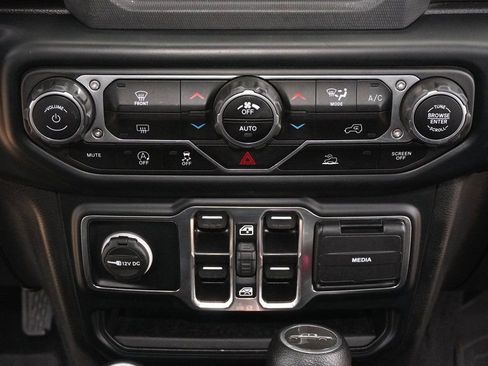 Used 2023 Jeep Gladiator Sport image 14