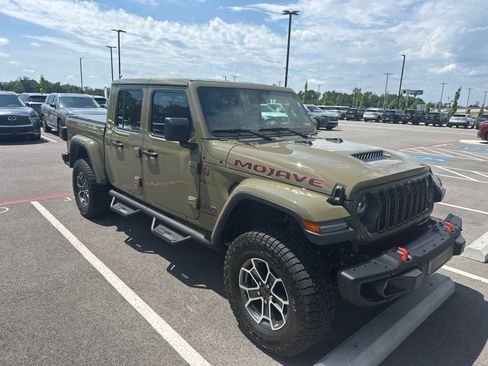 Used 2025 Jeep Gladiator Mojave AWD/4WD image 4