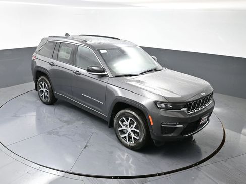 New 2025 Jeep Grand Cherokee Limited w/ Luxury Tech Group II image 31