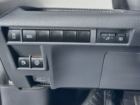 Certified 2022 Toyota Sienna XLE FWD image 11