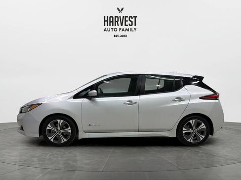 Used 2018 Nissan Leaf SV w/ SV Technology Package FWD image 2
