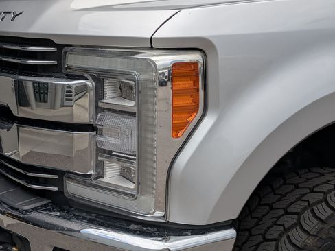 Used 2017 Ford F250 Lariat w/ Lariat Ultimate Package AWD/4WD image 9