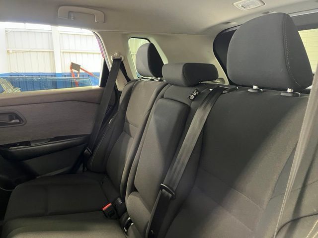 Used 2023 Nissan Rogue S AWD/4WD image 19