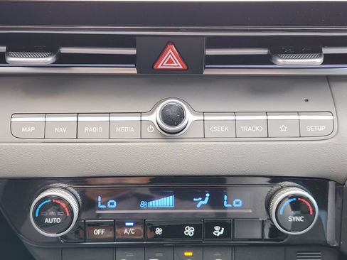 Used 2024 Hyundai Elantra SEL FWD image 18