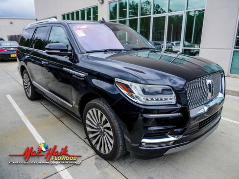 Used 2019 Lincoln Navigator Reserve image 2