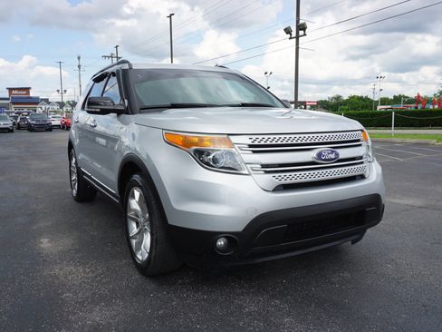 Used 2014 Ford Explorer XLT w/ Equipment Group 202A FWD image 3