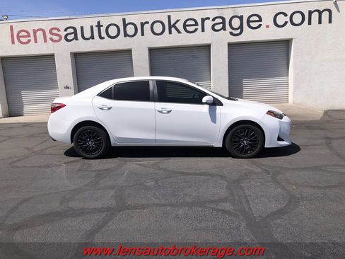 Used 2018 Toyota Corolla LE image 1