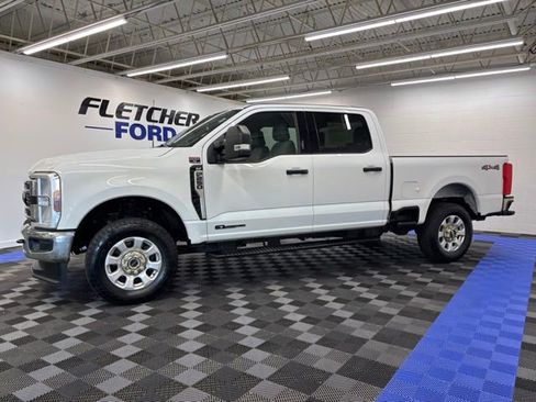 Certified 2024 Ford F250 XLT image 3