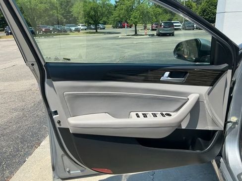 Used 2017 Hyundai Sonata Limited FWD image 19