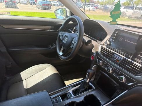 Used 2018 Honda Accord LX image 10