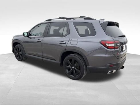 Used 2025 Honda Pilot Black Edition image 3