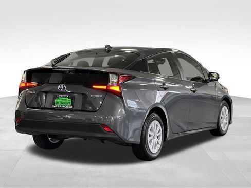Certified 2022 Toyota Prius LE FWD image 5