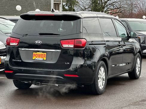 Used 2016 Kia Sedona LX w/ LX Convenience Package image 4