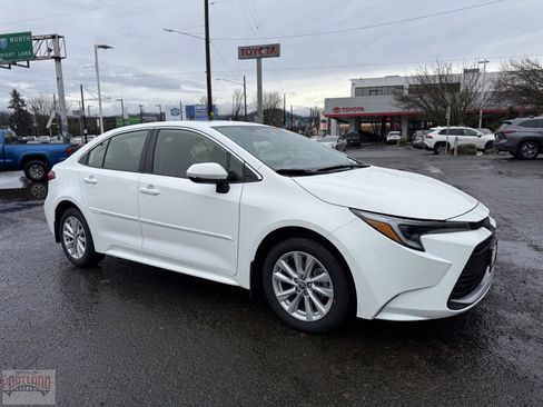 Certified 2024 Toyota Corolla XLE image 1