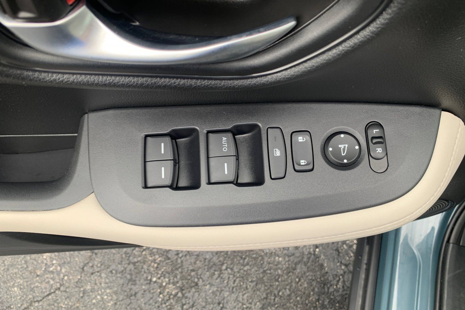 Used 2025 Honda HR-V LX image 14