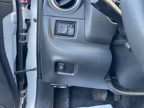 Used 2018 Nissan Versa SV FWD image 20