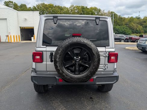 Used 2021 Jeep Wrangler Unlimited Sahara AWD/4WD image 6