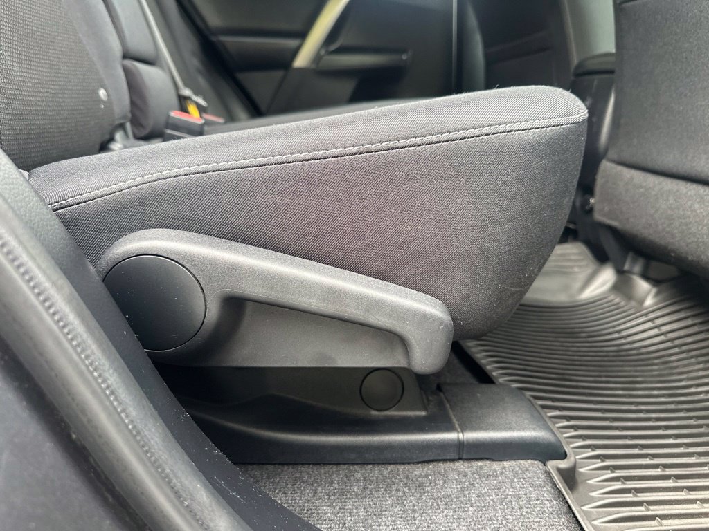 Used 2016 Toyota RAV4 XLE AWD/4WD image 36
