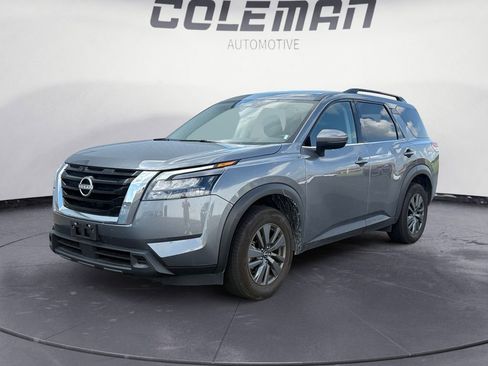 Used 2024 Nissan Pathfinder SV image 1
