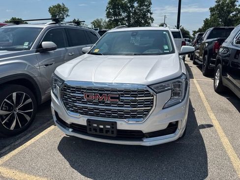 Used 2024 GMC Terrain Denali w/ Denali Premium Package AWD/4WD image 2