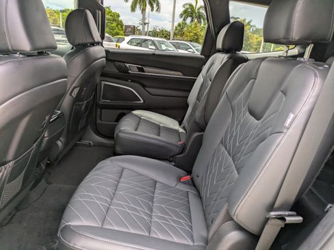 Used 2023 Kia Telluride SX Prestige X-Pro AWD/4WD image 14