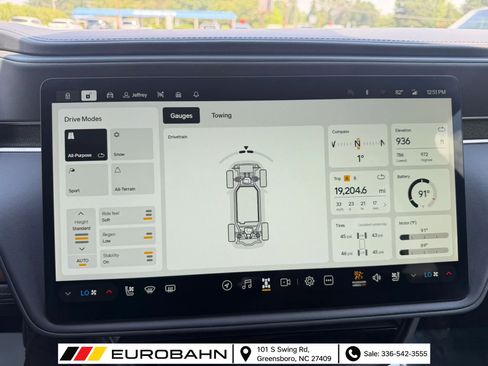 Used 2025 Rivian R1S Adventure AWD/4WD image 12