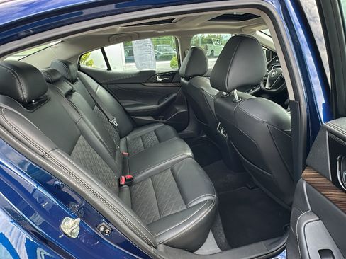 Used 2017 Nissan Maxima Platinum FWD image 26