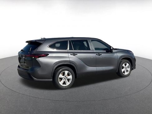 Used 2025 Toyota Highlander LE image 15