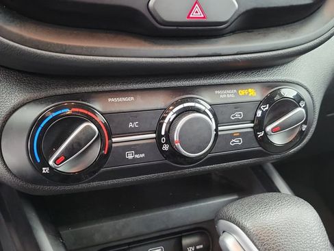 Used 2024 Kia Soul LX w/ Option Group 015 FWD image 28